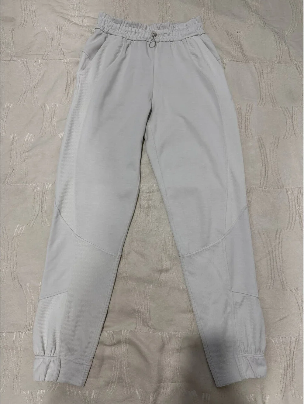 lululemon Size 2 Women’s Light Gray Ribbed Panel Jogger Pants Drawstring